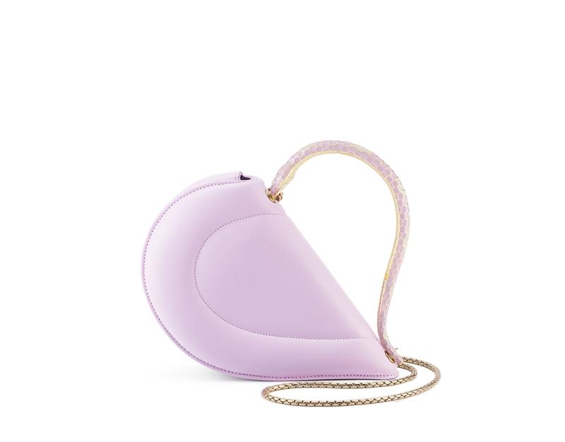 BVLGARI Serpenti Cuore 1968 淺紫水晶色小牛皮提包。（BVLGARI提供）