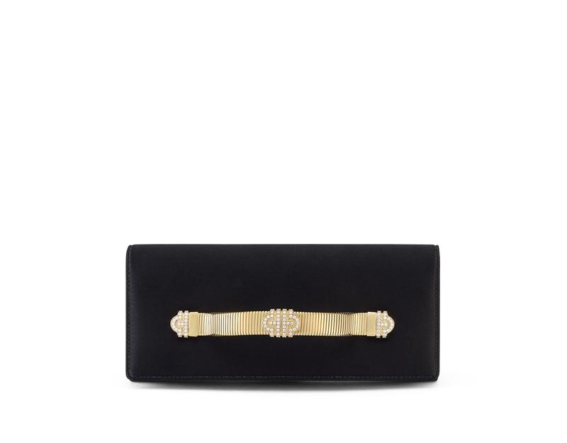 BVLGARI Tubogas Parentesi 黑色緞面手拿包。（BVLGARI提供）