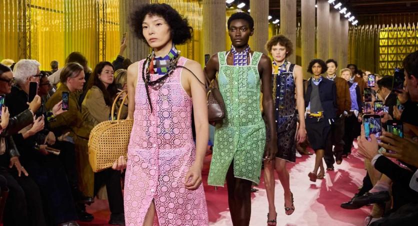 Miu Miu扭轉女性傳統家政印象 圍裙概念貫穿65套服裝造型 材質碰撞彰顯視覺層次感