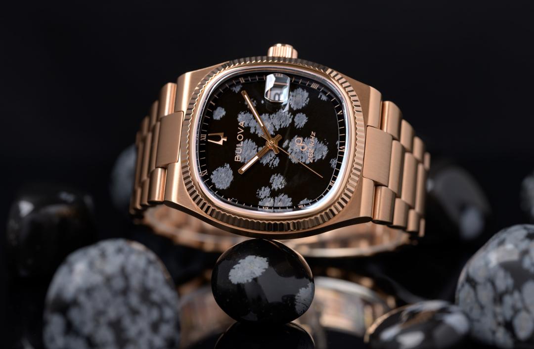 BULOVA Super Seville系列，雪花黑曜巖錶盤，37,800元。