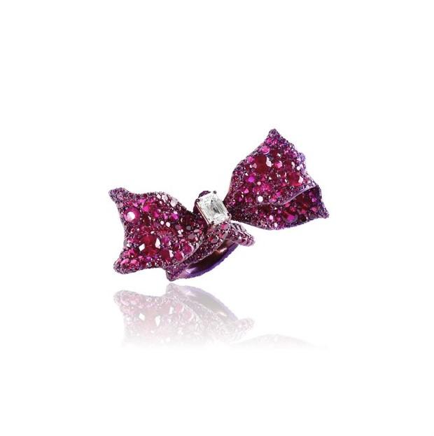 舒淇佩戴：CINDY CHAO White Label Collection 高級珠寶系列緞帶戒指。（CINDY CHAO The Art Jewel提供）