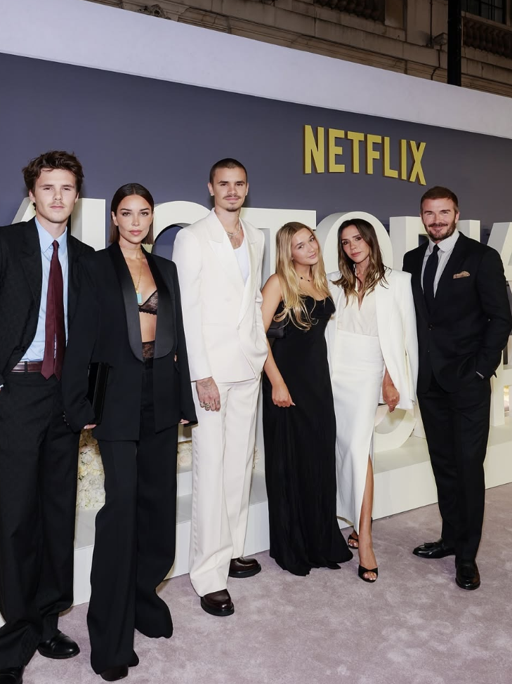 維多利亞貝克漢(右2)新節目開播，全家出動力挺。(翻攝自IG，以下同)