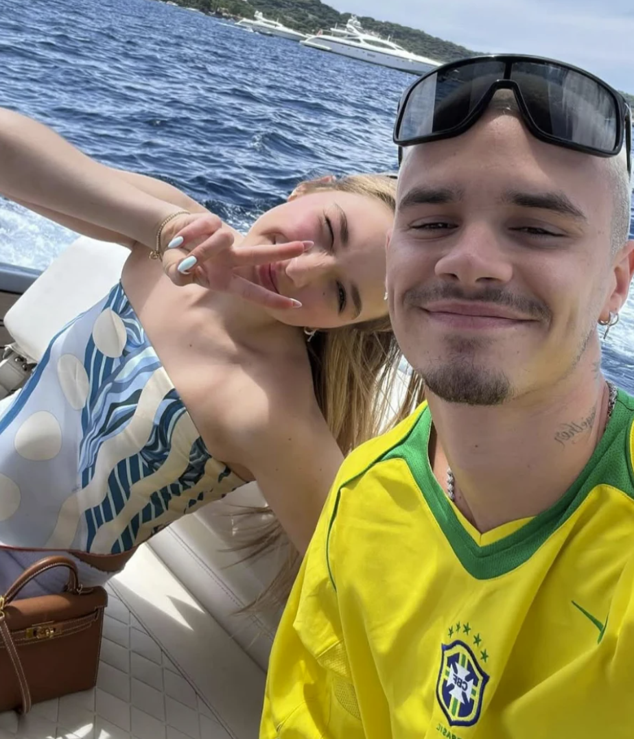 14歲的哈珀精品包不離身。