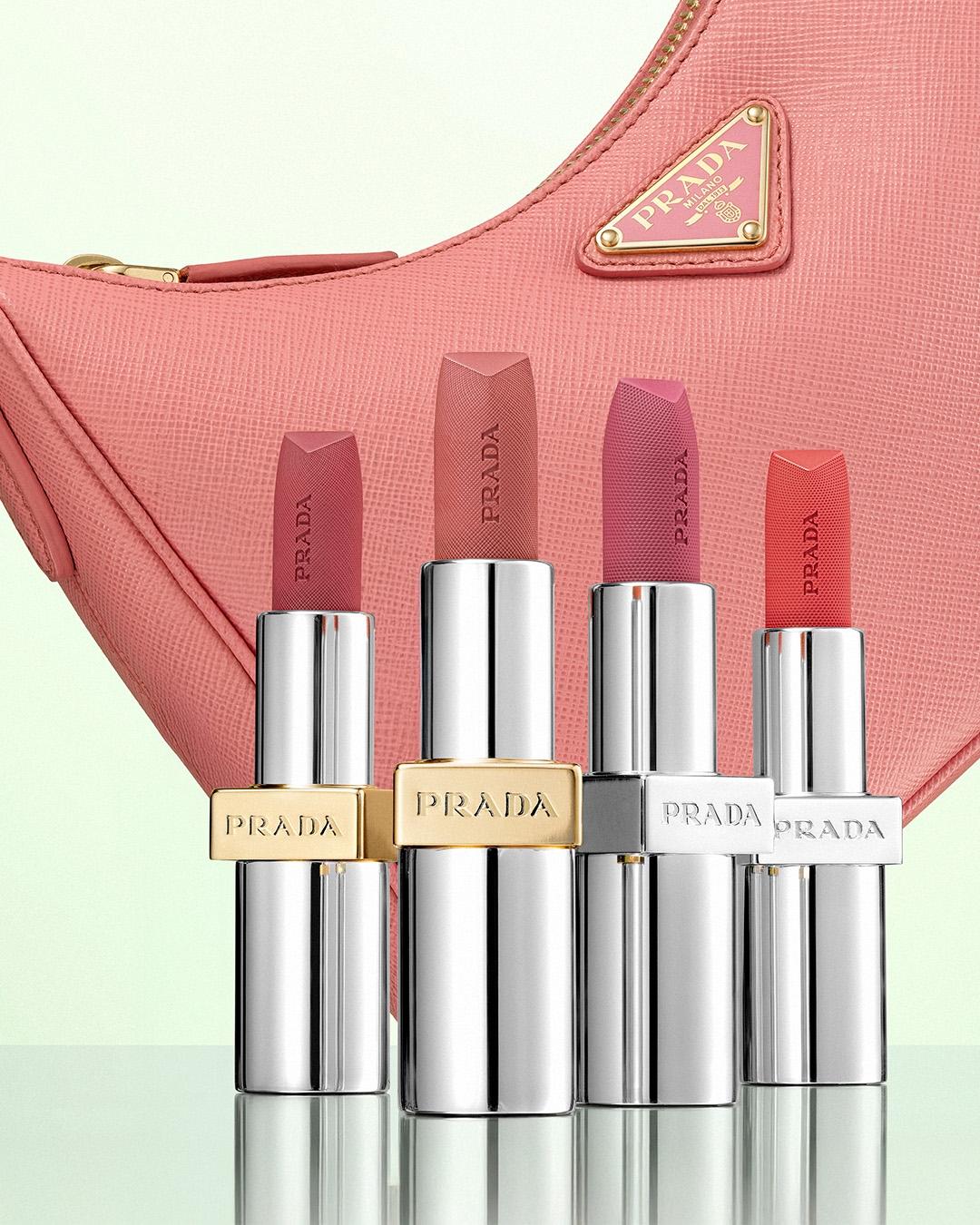 PRADA Beauty捕捉自秀場上出現的粉色精髓，推出獨有的「解構粉」色調。