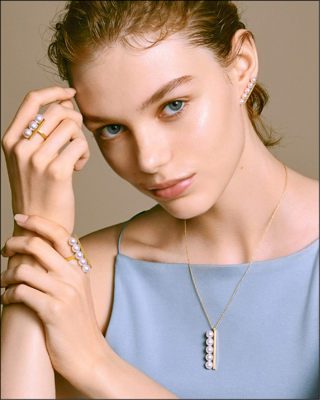 TASAKI Balance系列以珍珠和線條展現平衡美學。圖為Balance plus系列項鍊，145,000元（圖右）、戒指100,000元（圖左上）、120,000元（圖左下）。