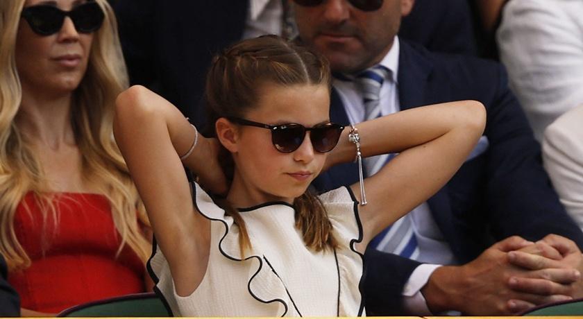 10歲的夏綠蒂公主展現超齡成熟。