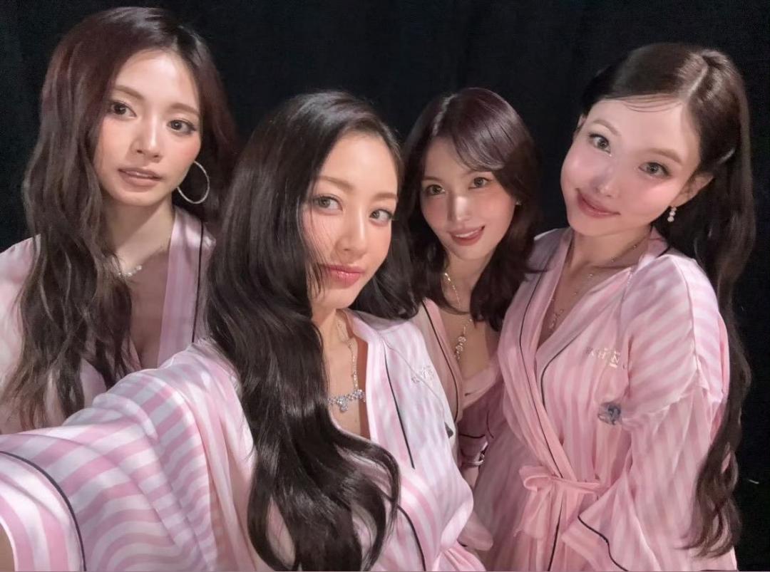 娜璉、Momo、志效與子瑜四人現身Victoria’s Secret Fashion Show維密大秀。（翻攝自instagram）