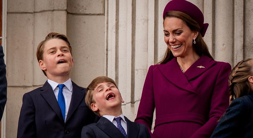 凱特王妃（右）相當寵愛小兒子路易王子（中）。（路透）