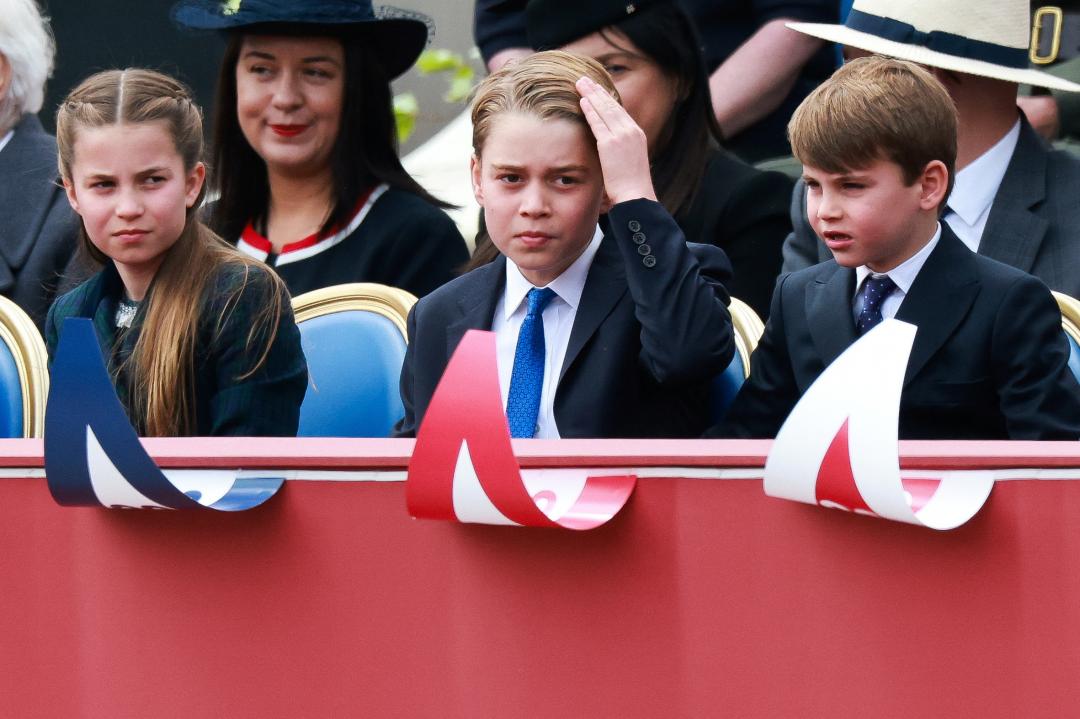 路易王子（右）調皮搗蛋，卻深得民心。（路透）