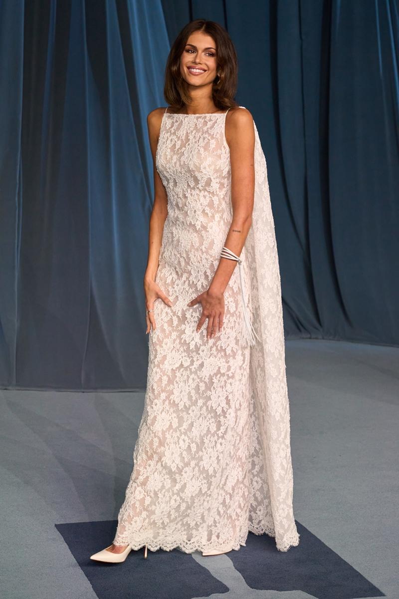 Kaia Gerber in Givenchy。