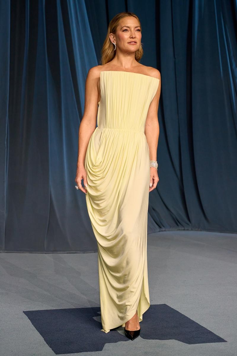 Kate Hudson in Stella McCartney。
