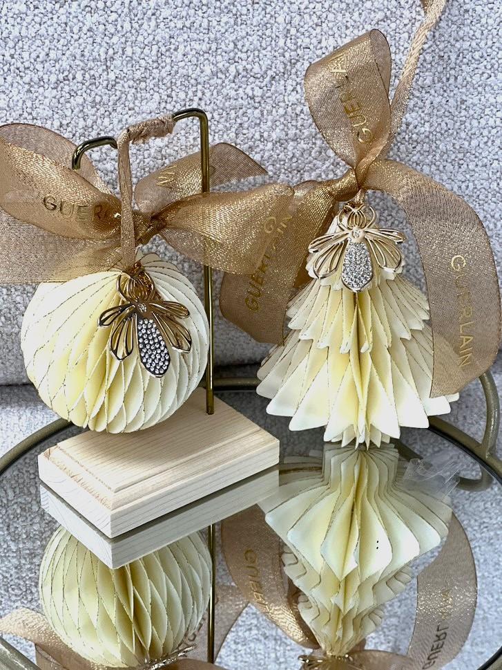 嬌蘭耶誕期間限定店全台巡迴登場，活動期間消費禮消費不限金額，即享「星芒奇想紙藝香氛吊飾」。