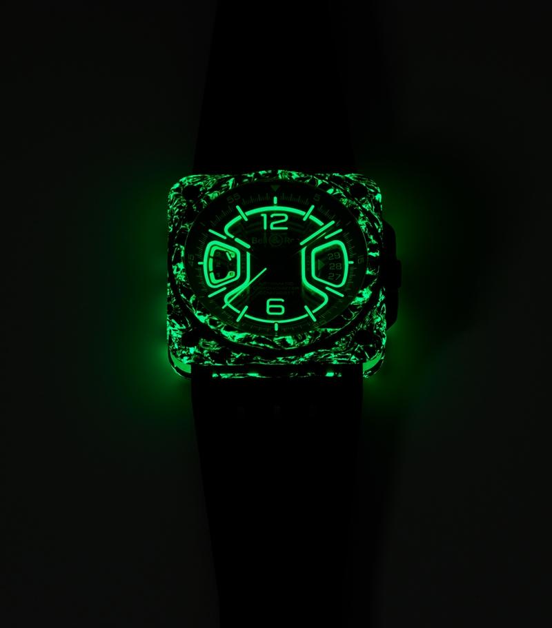 綠色Super-LumiNova夜光技術不僅易於讀時，也讓腕錶更顯前衛。（Bell & Ross提供）