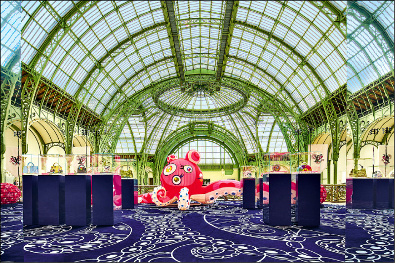 巴黎巴塞爾藝術展將於本週末登場，Louis Vuitton×Takashi Murakami展區以鬥大章魚作為醒目陳列裝飾。