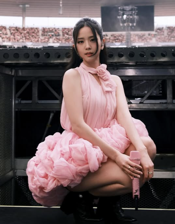 Jisoo以甜美小公主形象受到歡迎。(翻攝自IG，以下同)