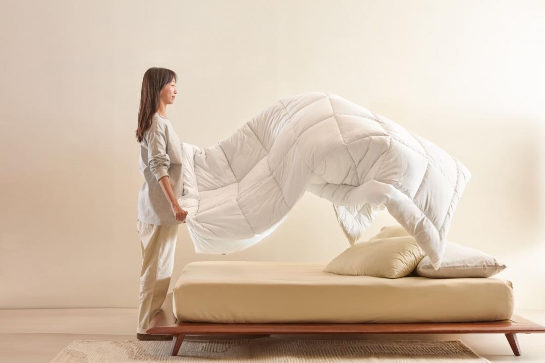 REAL極輕暖石墨烯科技羽絨長效防螨冬被(雙人），10/23-12/24限時優惠1,680元。