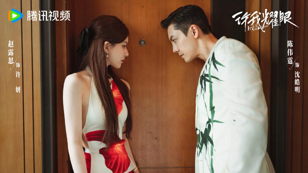 曾來台就讀時尚造型系的趙露思，劇中也親自擔綱自己的造型師，為自創服飾品牌的女主角人物塑造注入更多想法。