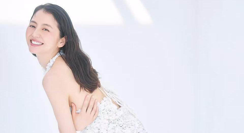 長澤雅美即將奔4,但如今仍渾身散發少女感。