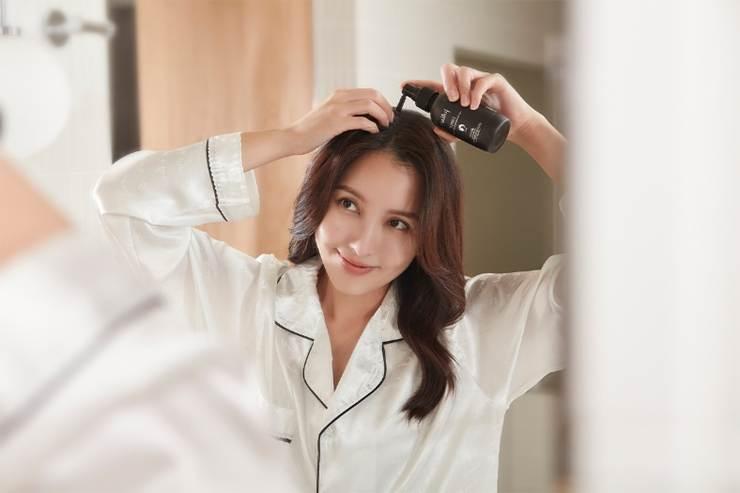 冬季頭皮狀態容易失衡的時期，可透過使用「養髮液」來強化頭皮屏障。