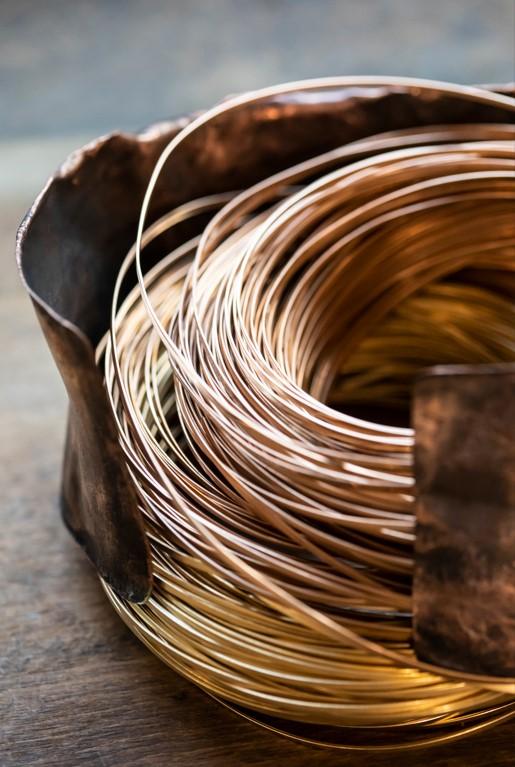 不同色調的白K金、黃K金、玫瑰金,可單獨或相互交織打造出細緻珠寶作品。