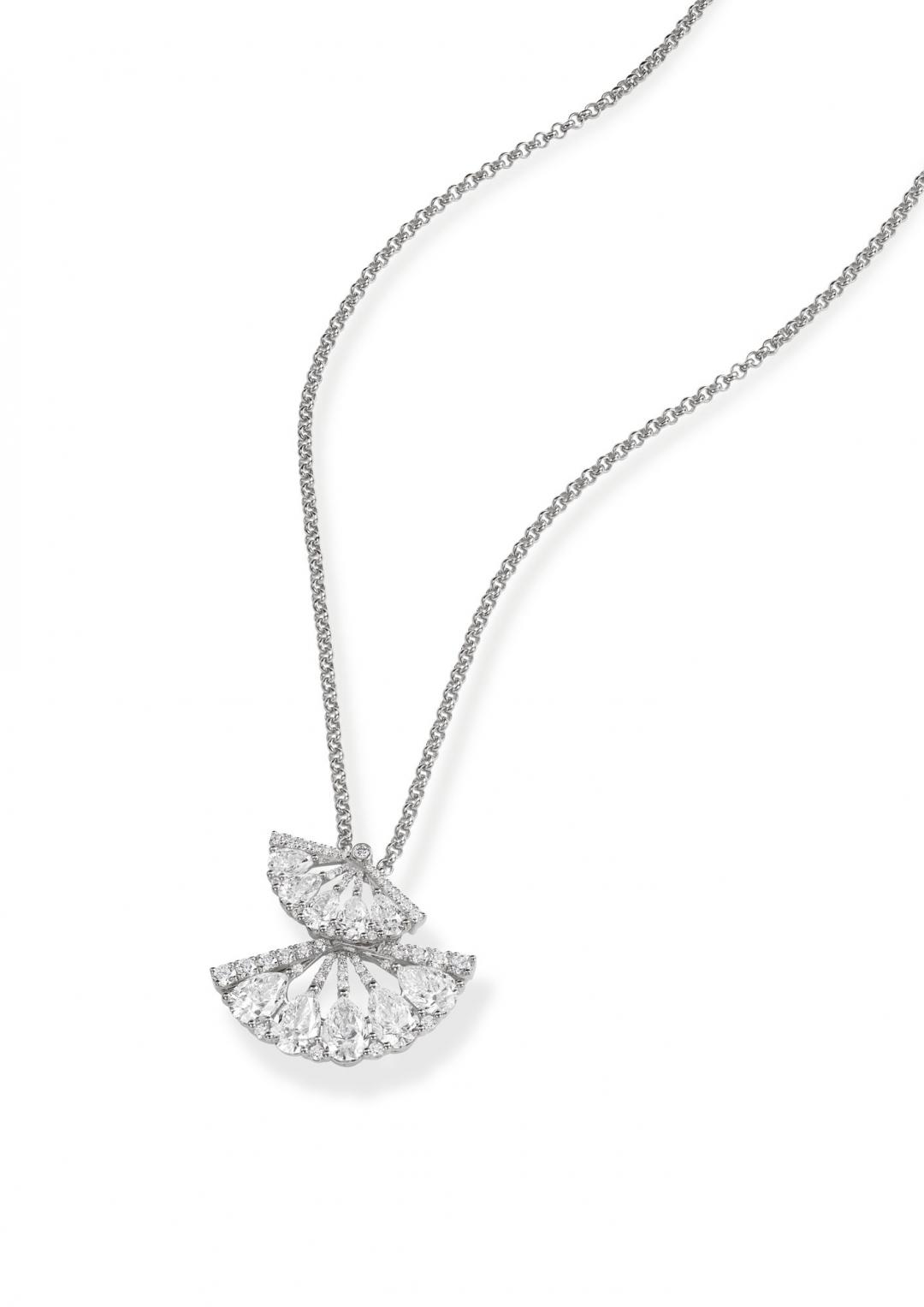 Chopard L’Heure du Diamant 18K白金鑽石項鍊,1,070,000元。