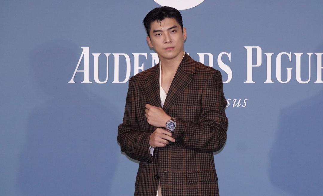 林哲熹搭配的是精鋼錶殼款型號26238ST.OO.2000ST.01 Royal Oak Offshore系列錶款。(圖/記者潘少棠攝)