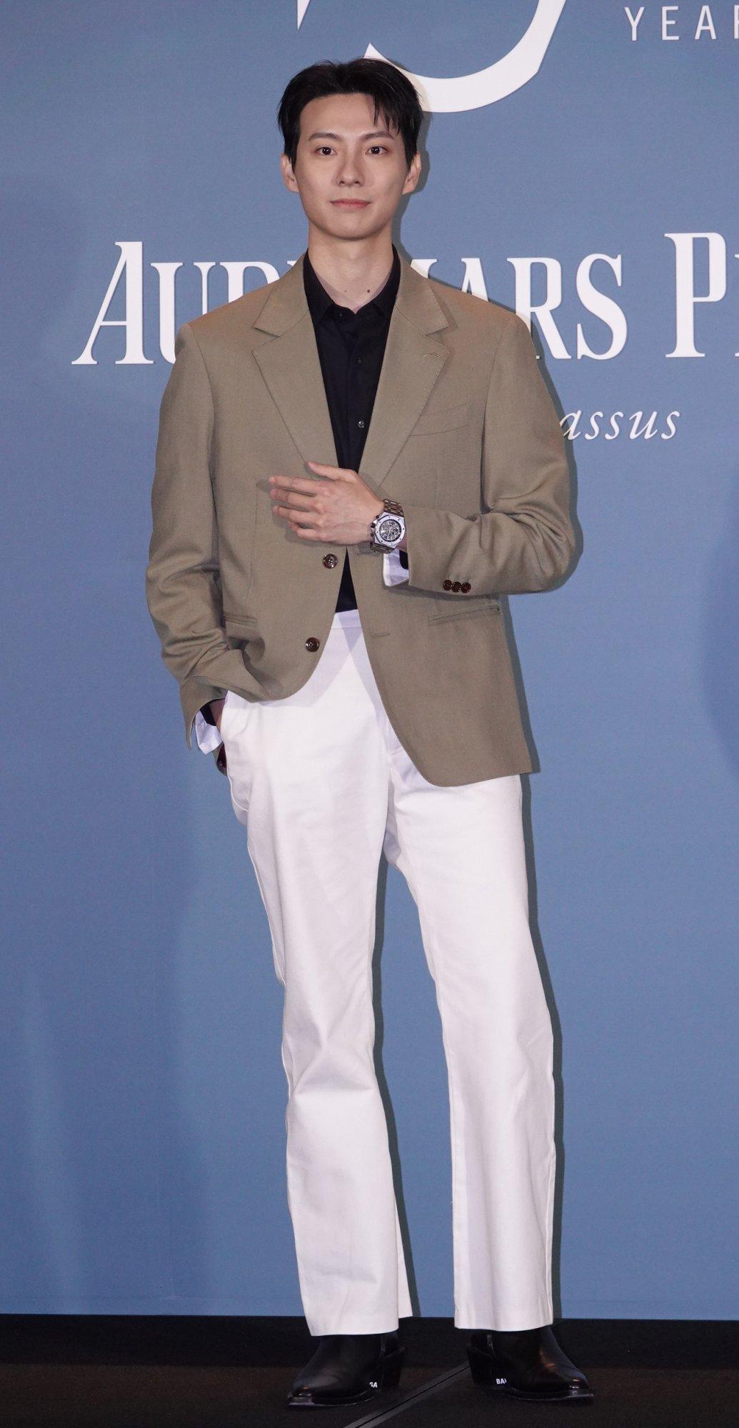 彭千祐配戴的是皇家橡樹離岸型最新鈦金屬錶款(型號:26238TI.OO.2000TI.01)。(圖/記者潘少棠攝)