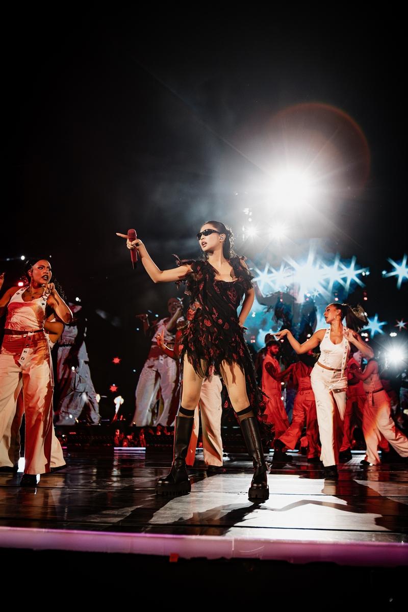 Jennie。(Alexander McQueen提供)