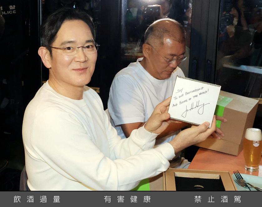 三星電子會長李在鎔、現代汽車集團會長鄭義宣穿搭意外成網友焦點。