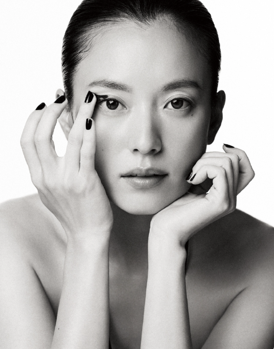 韓孝周登雜誌，恢復性感熟女本色。