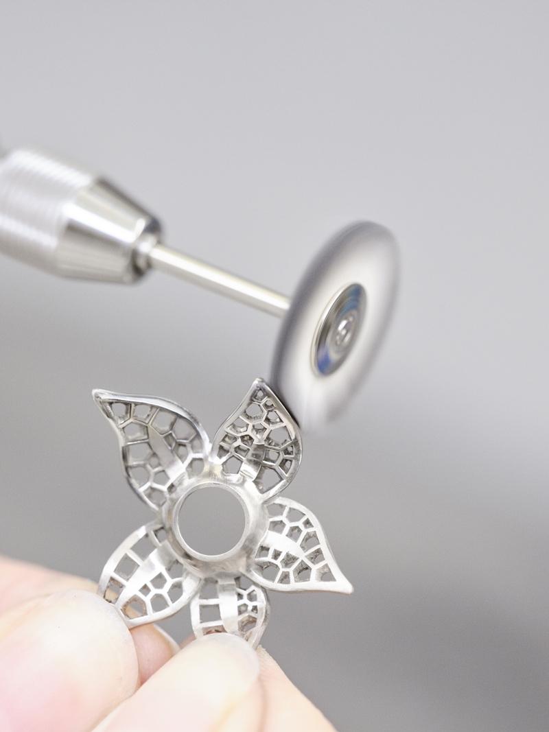 漠羽祕境冠冕，不僅是跨文化之作，同時展現Chaumet精湛工藝。（Chaumet提供）