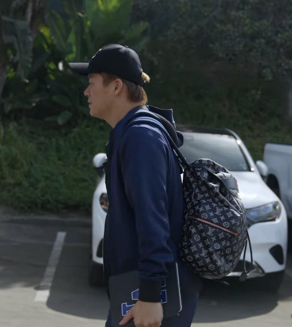Louis Vuitton Monogram後背包也是山本由伸的愛好包款。（翻攝自instagram）