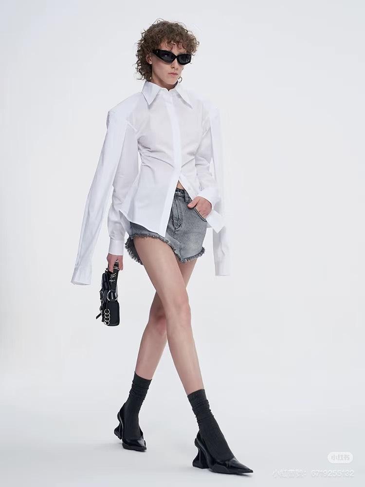 ANNAKIKI白襯衫。（翻攝自instagram）