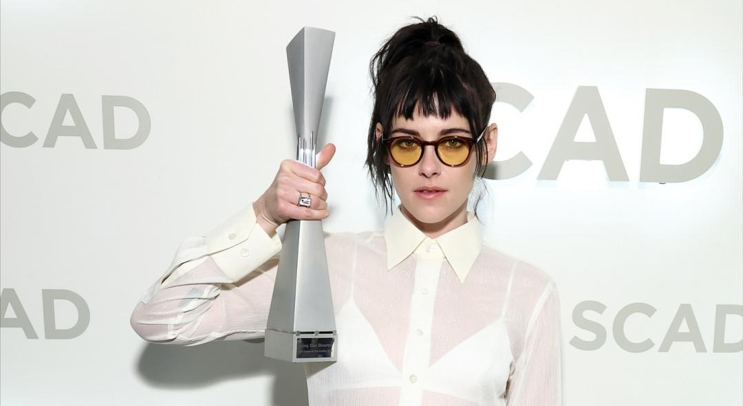 克莉絲汀史都華首執導筒，憑藉處女作《流年似水》在SCAD薩凡納電影節獲得「新導演獎」。