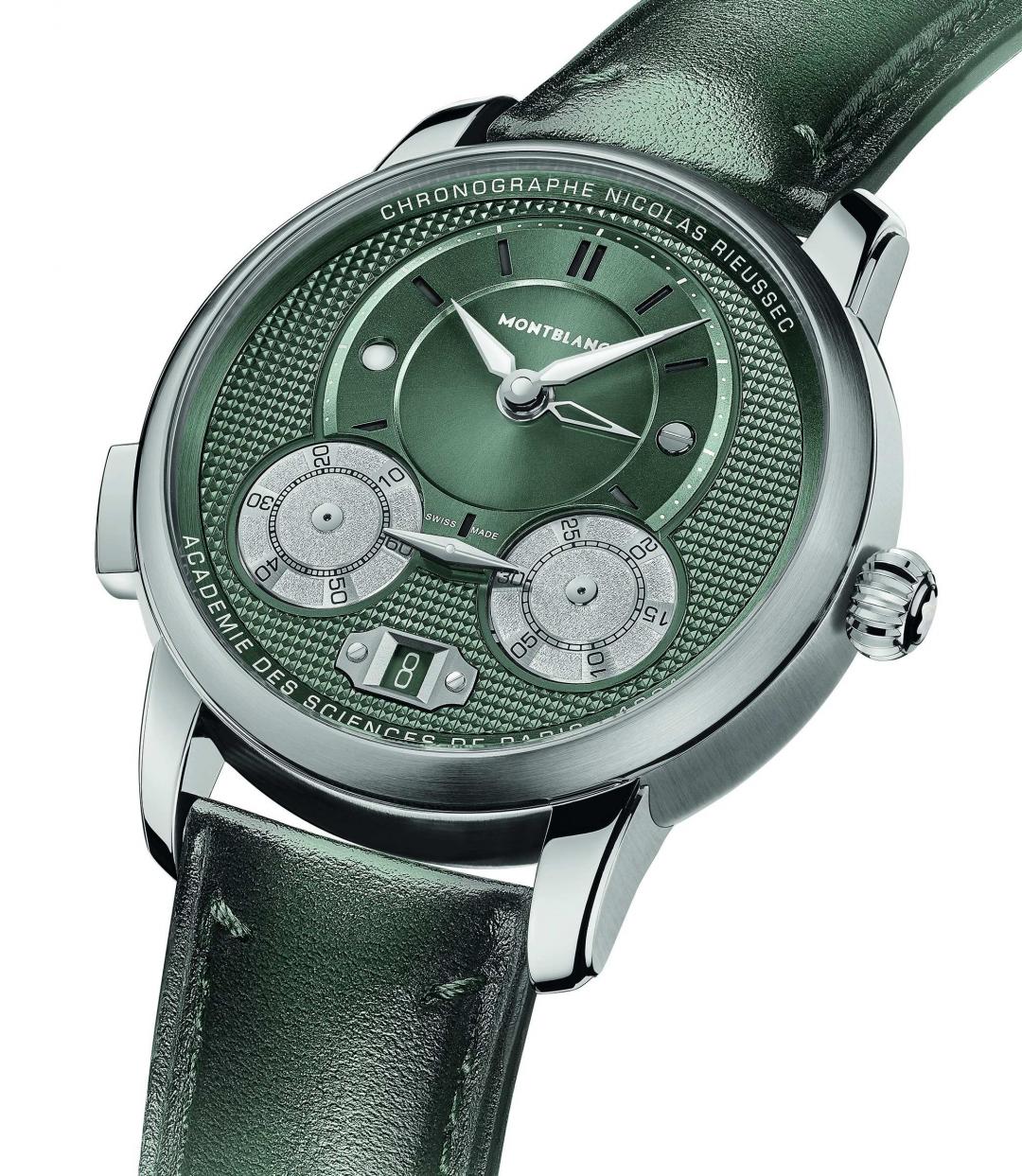 錶盤配置以兩個水平排列的計時盤，一個顯示60秒、另一個顯示30分鐘。