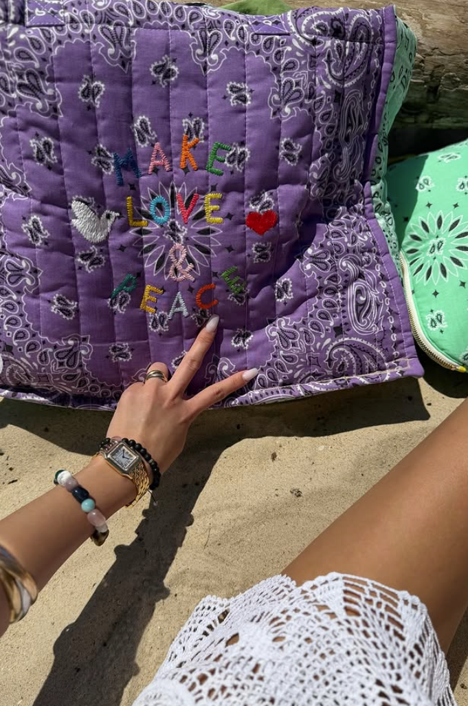 孫芸芸以卡地亞的手錶和手環，搭配自家水晶手鍊。