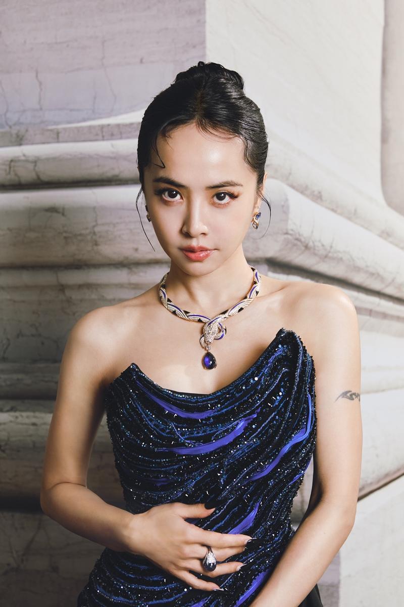 身上行頭破千萬展現女神氣場。（BVLGARI提供）