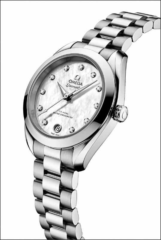 Aqua Terra 30毫米系列珍珠母貝錶盤搭配不鏽鋼錶殼，242,000元。