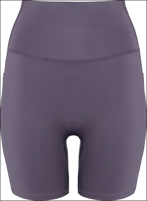 夜影灰高腰瑜伽短褲，1,780元。