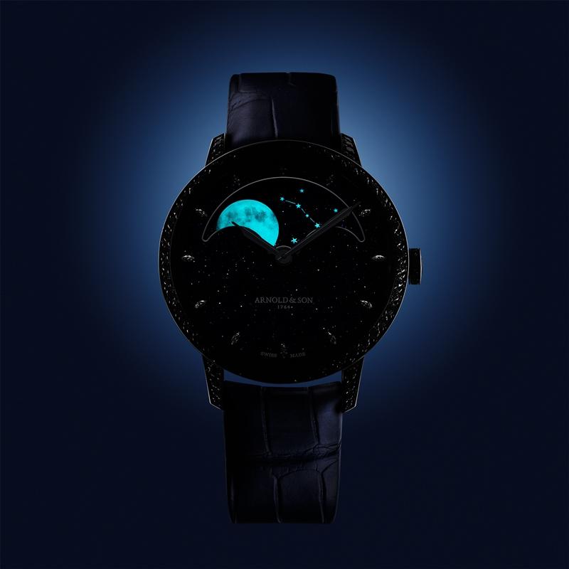 Arnold & Son Perpetual Moon 38白金月相腕錶的夜光顯示。（Sincere Fine Watches提供）