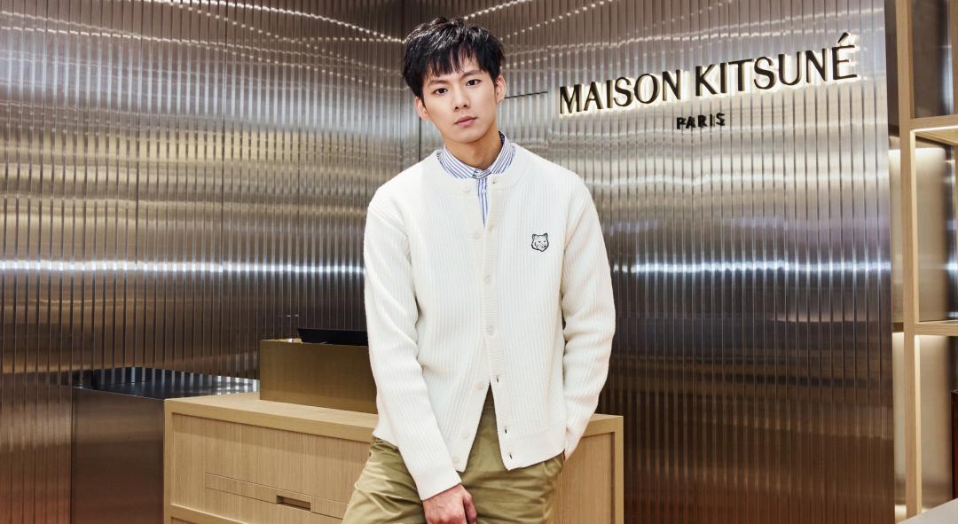 吳念軒以法式學院風造型現身MAISON KITSUNÉ忠孝SOGO煥新登場開幕活動。