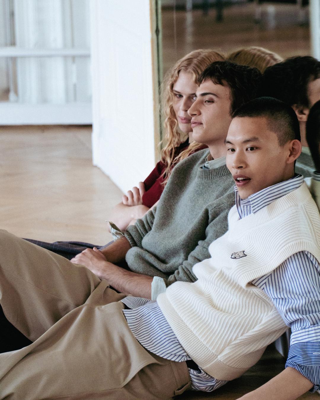 襯衫Ｘ針織衫的學院風格也是重點。