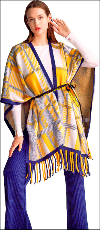 敦化館：BLUMARINE喀什米爾羊毛格紋披肩，24,800元。