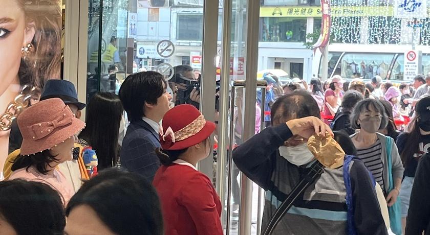 政府普發現金，剛好搭到週年慶壓軸檔期。