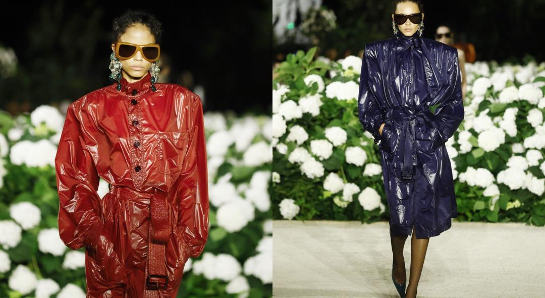 Saint Laurent的風衣剪裁，除了誇張大肩線之外，同步利用收束腰線創造視覺線條。（歐新社）