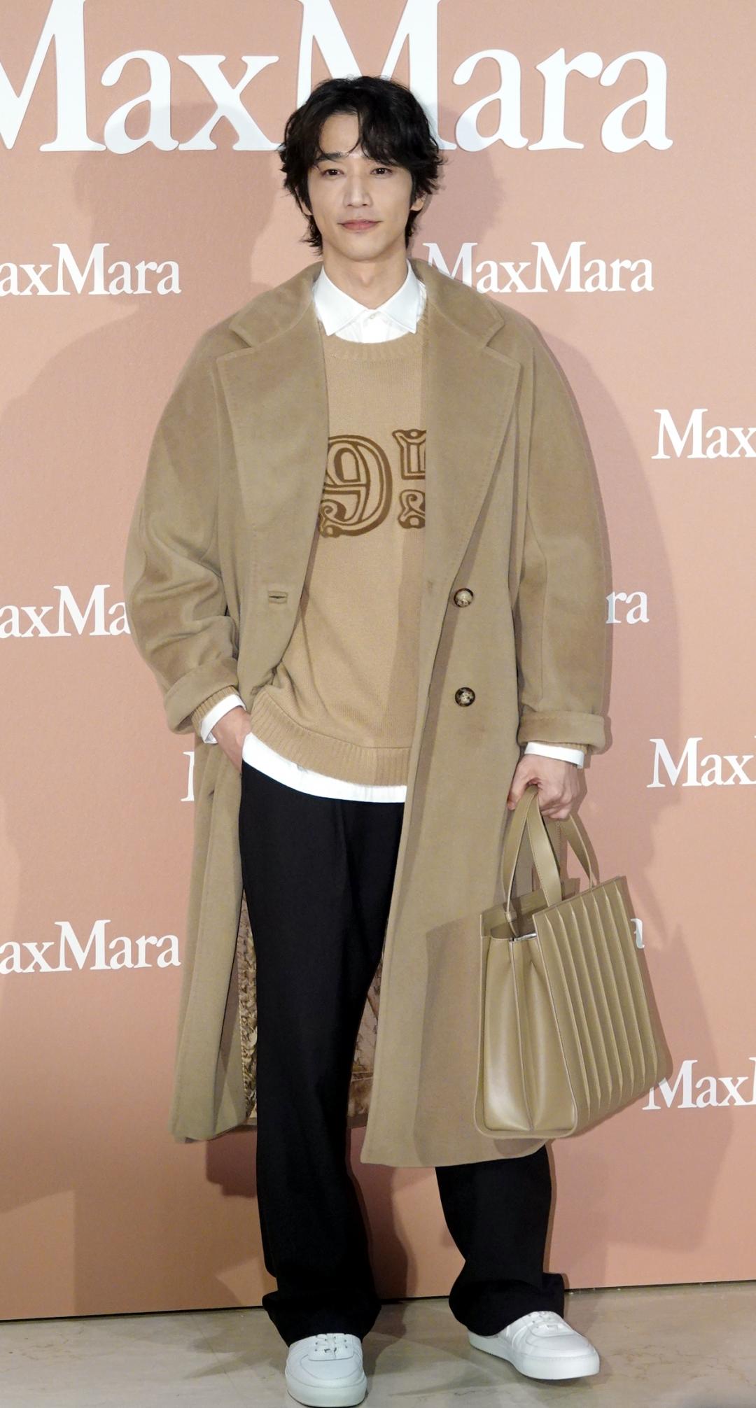 劉以豪是唯一男星代表，選穿品牌傳奇設計101801 Icon Coat展現經典魅力。（圖／記者潘少棠攝）