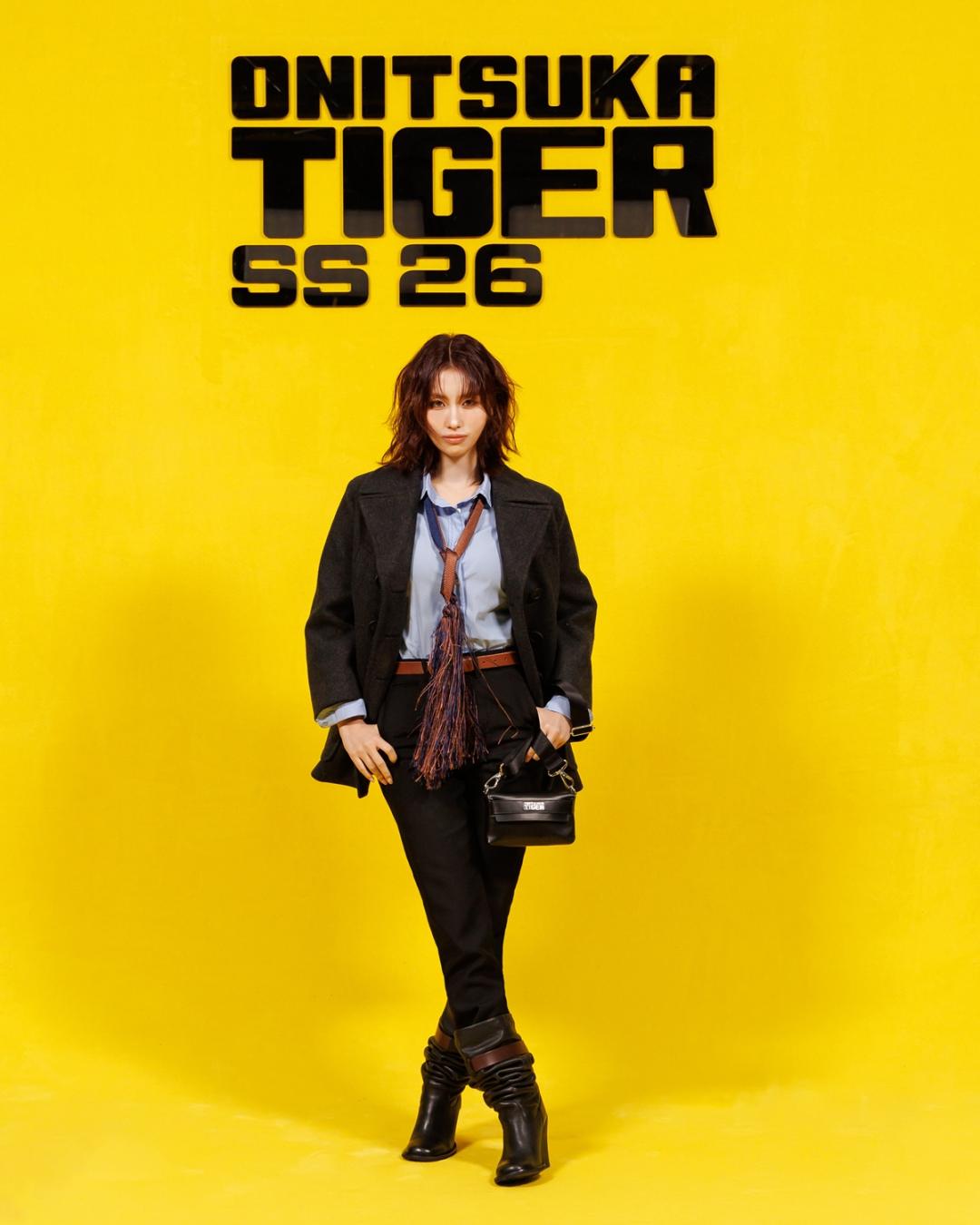 韓星Momo發揮搭配功力，職場著裝混搭西部元素令人印象深刻。