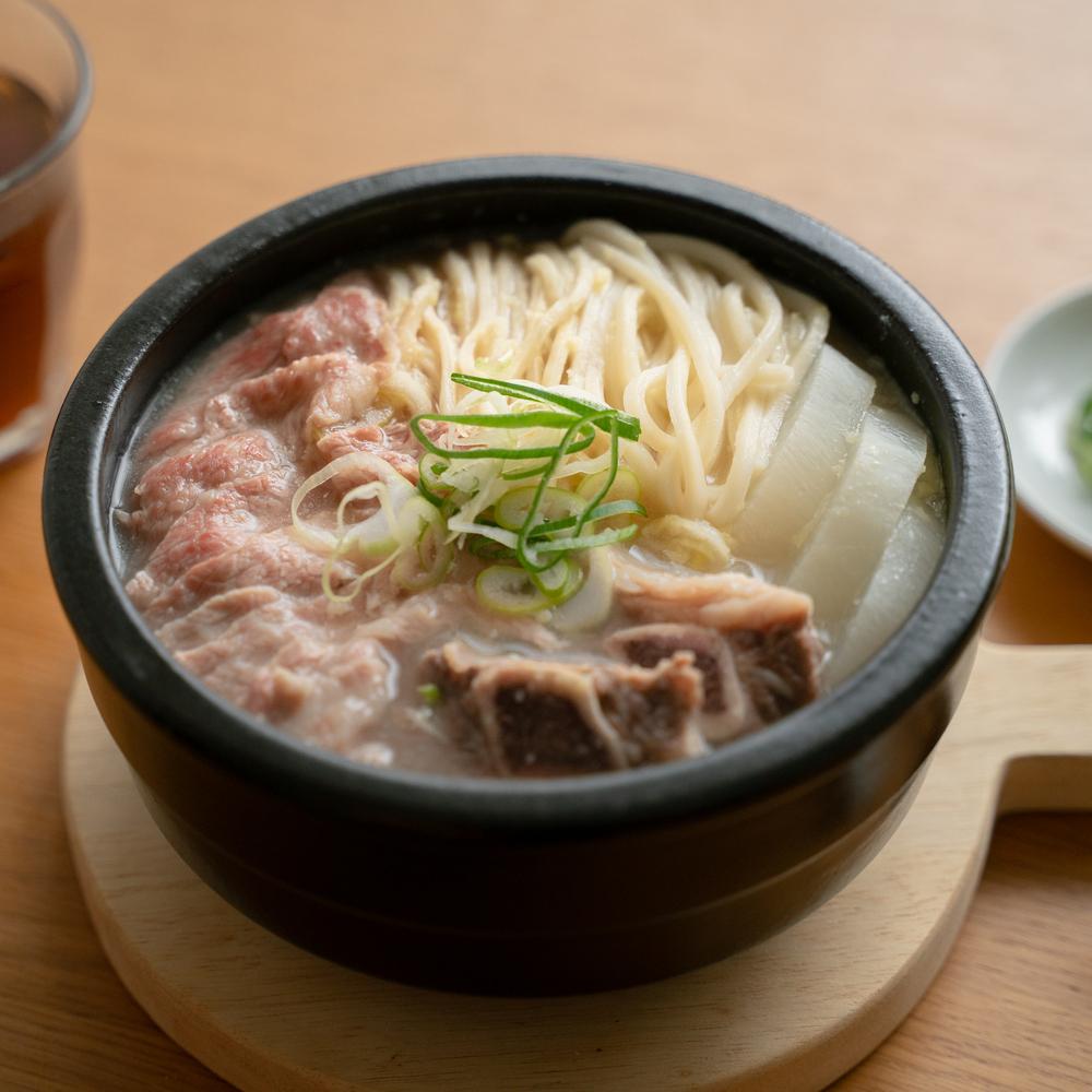 MUJI雪濃牛骨湯底以1,151票榮登人氣湯底冠軍，89元。(MUJI提供，以下同)