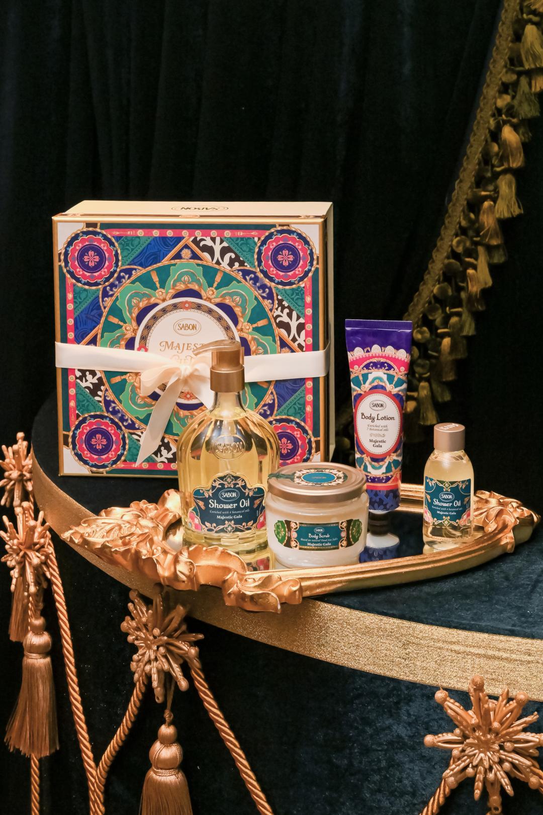 流光夜宴香潤夜色禮盒 4,280元，完整收藏明星三部曲，還贈送沐浴油100ml。