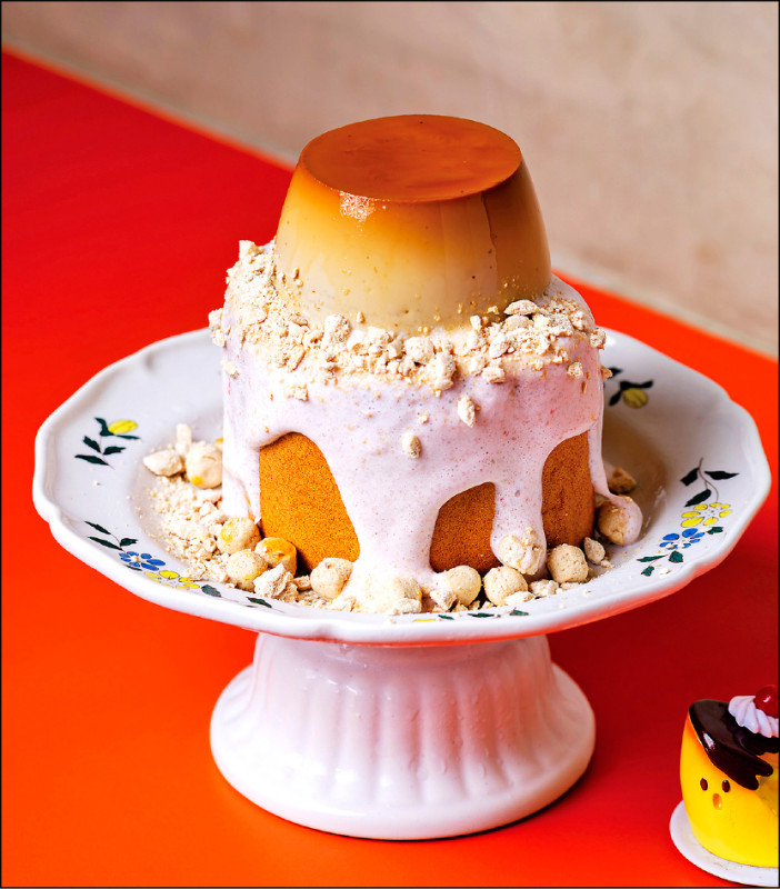 復興館獨家限定：Mr.Moan紅心芭樂布丁生乳捲，280元，每日限量售完為止。